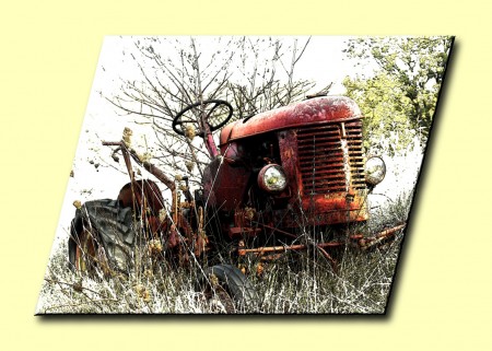 Photographie représentant un tracteur retouchée numériquement