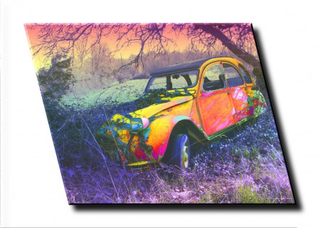Photographie représentant une 2CV retouchée numériquement